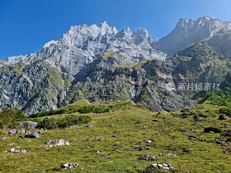 瑞士阿尔卑斯山的山峰