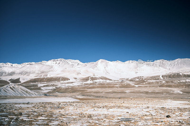 南天山冬季山景