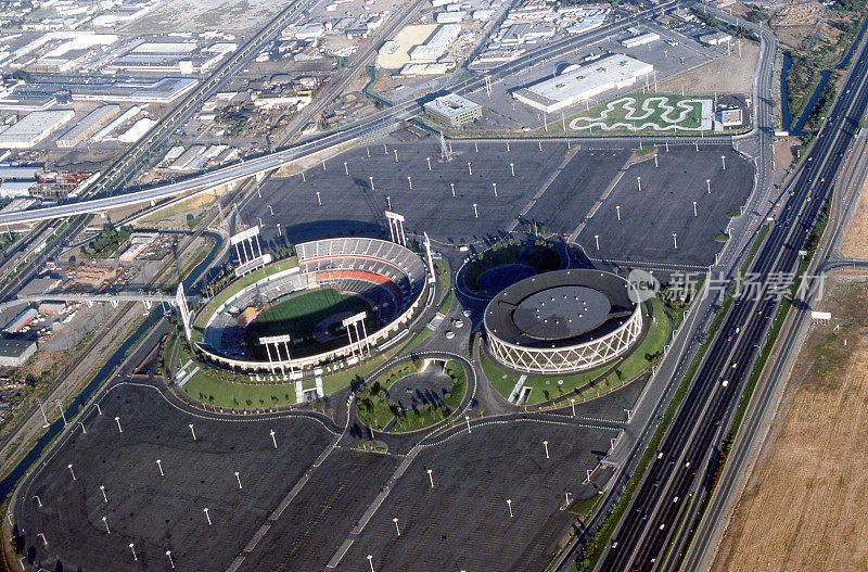 奥克兰体育馆和奥克兰竞技场的鸟瞰图