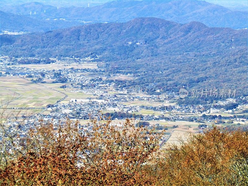 日本的蓝山。筑波山全景。