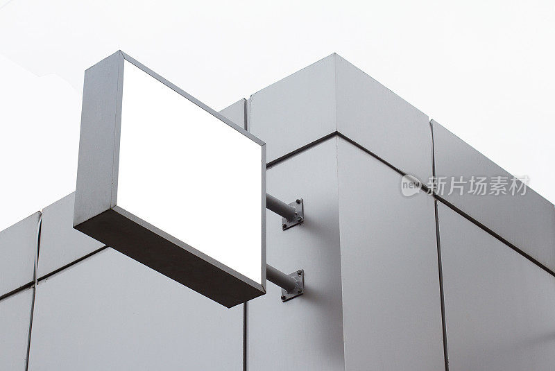 现代建筑师设计的方形空白色招牌