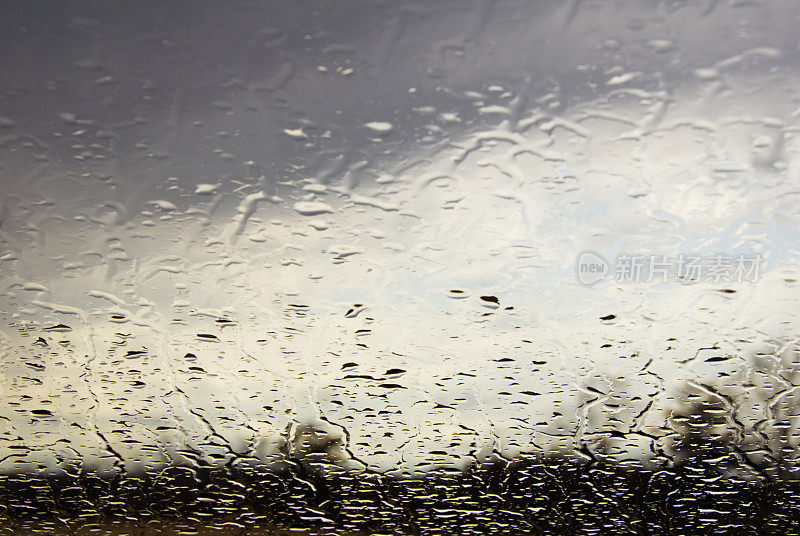 等待暴风雨结束