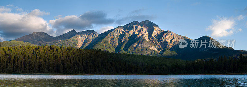 金字塔山全景