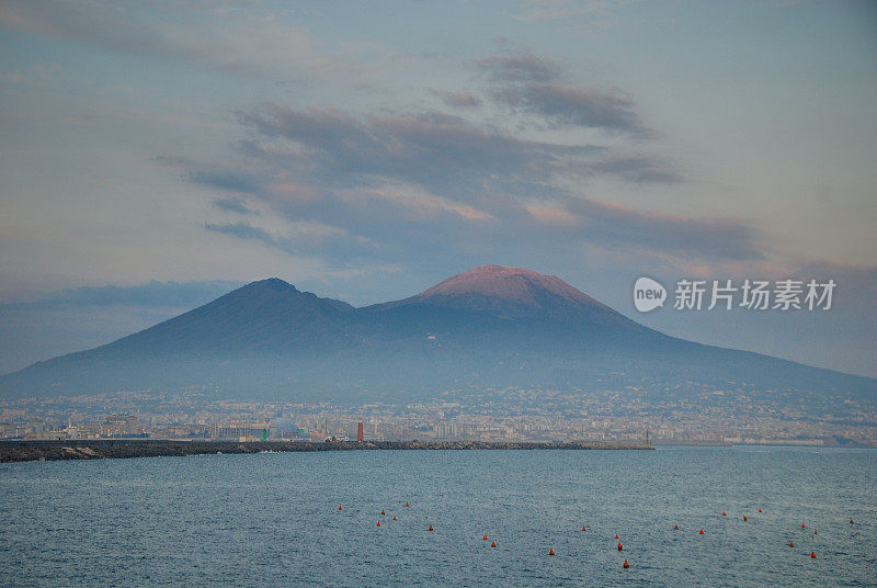 清晨的维苏威火山