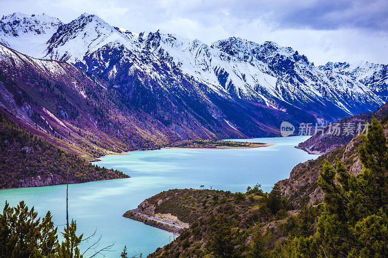 雪山湖