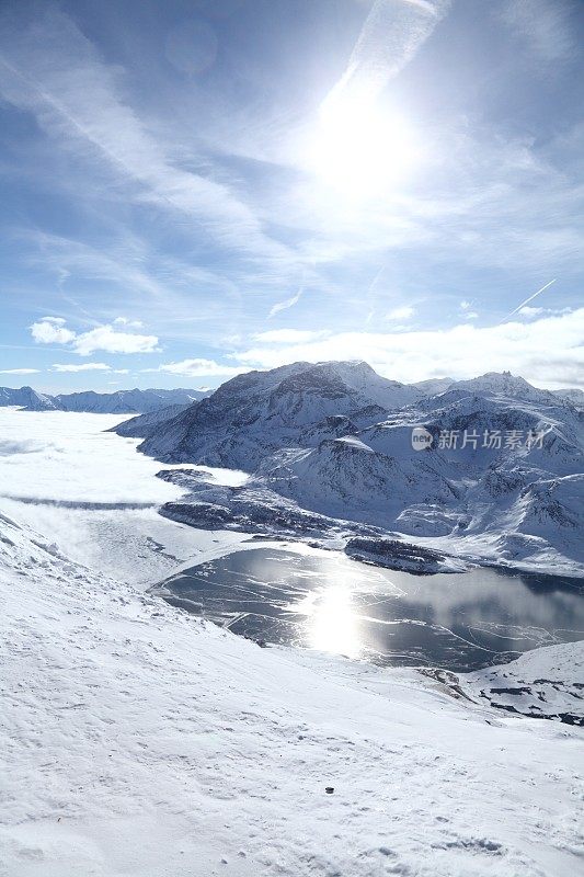 冬季景观与意大利山坳塞尼斯