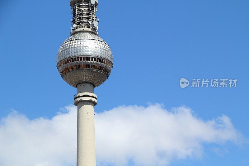 柏林电视塔与天空对抗