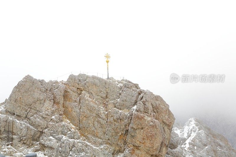 风暴下的Zugspitze峰