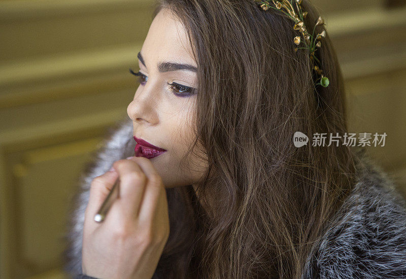 年轻的乌克兰女模特有化妆在利沃夫乌克兰