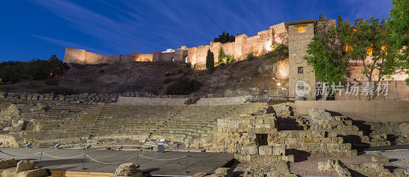 晚上的罗马诺剧院，马拉加，安达卢西亚，西班牙