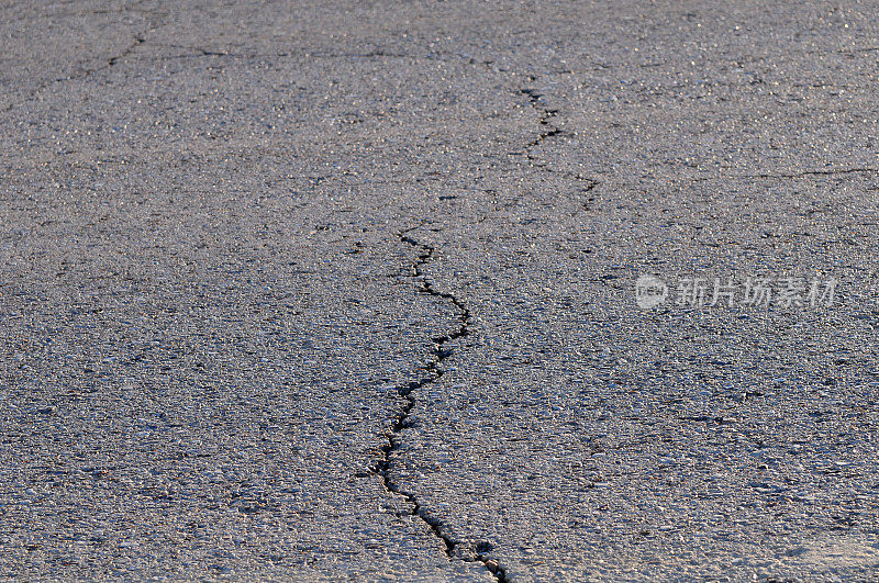 破碎的道路