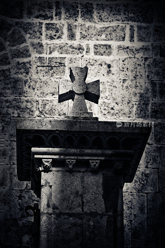 墓地里的十字架
