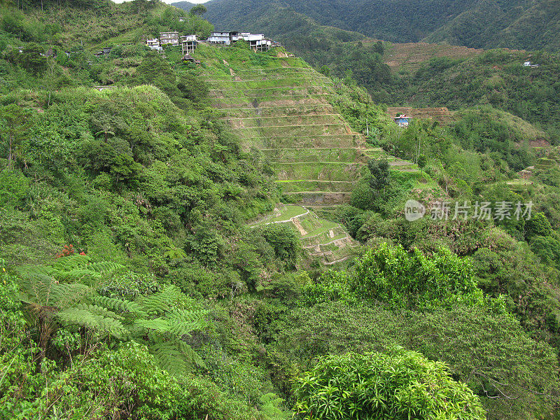 出发山边经过