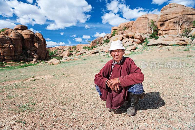 穿着民族服装的蒙古人