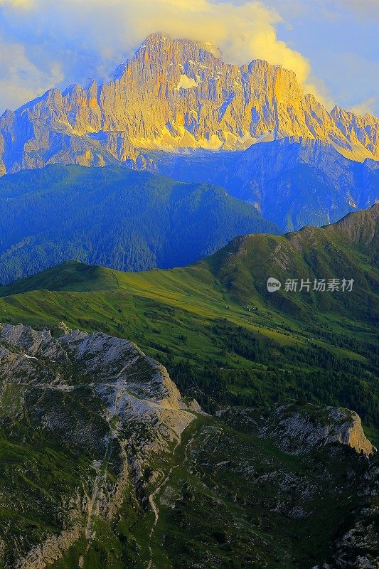 意大利泰洛阿尔卑斯山脉，西维塔山，Lagazuoi山顶上的白云石