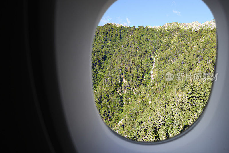 飞越阿尔卑斯山