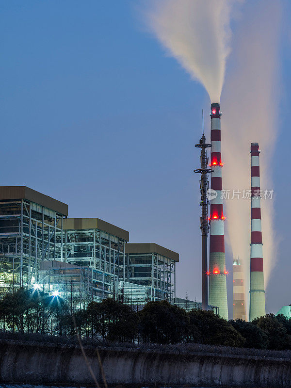 夜间燃料储存区和发电厂