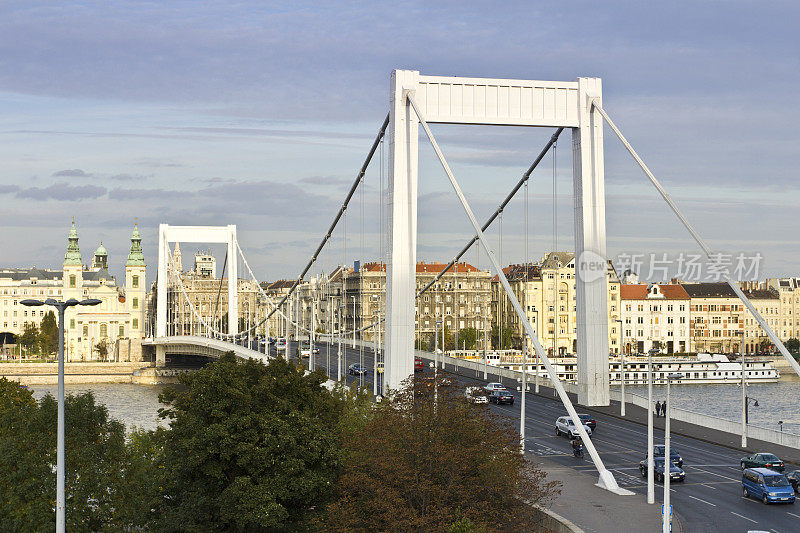 布达佩斯的伊丽莎白桥