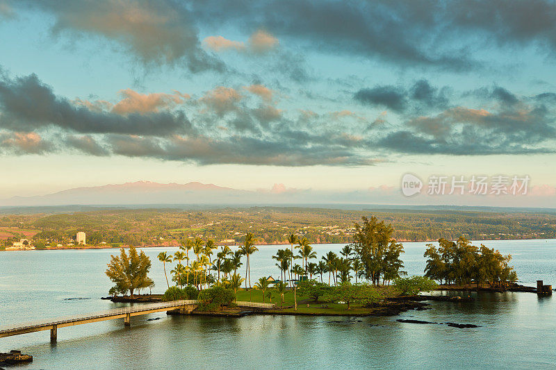 夏威夷，希洛，清晨日落的椰子岛