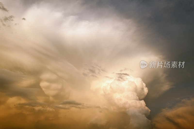 雷雨云层