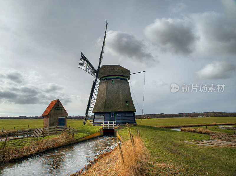 荷兰圩田中的风车