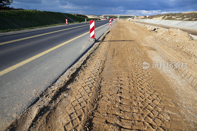 道路建设。