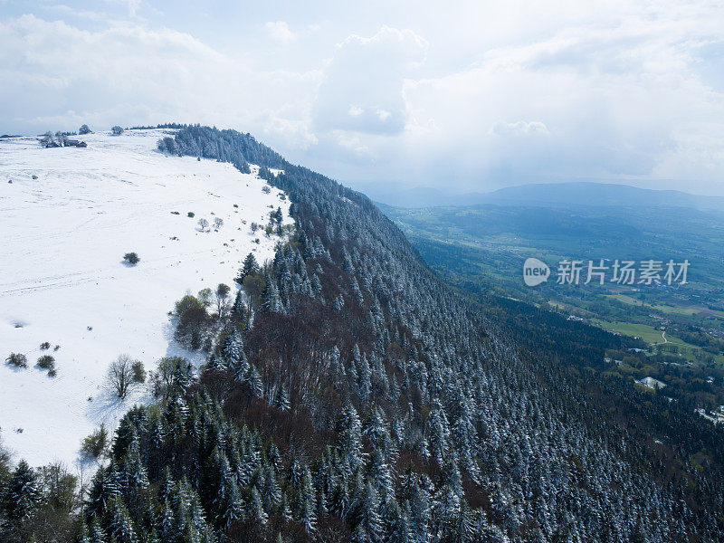 鸟瞰Mt.Salève周围的日内瓦