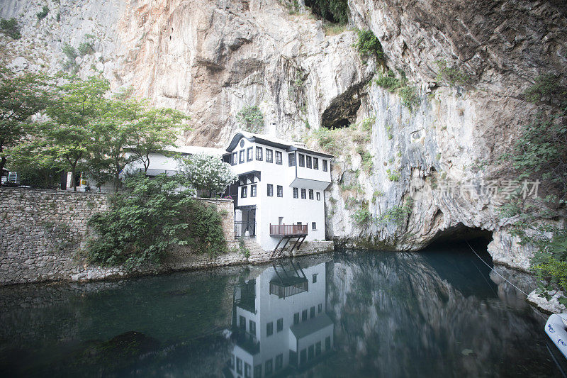 布拉加德苦行僧屋-波斯尼亚和黑塞哥维那-建筑旅行背景