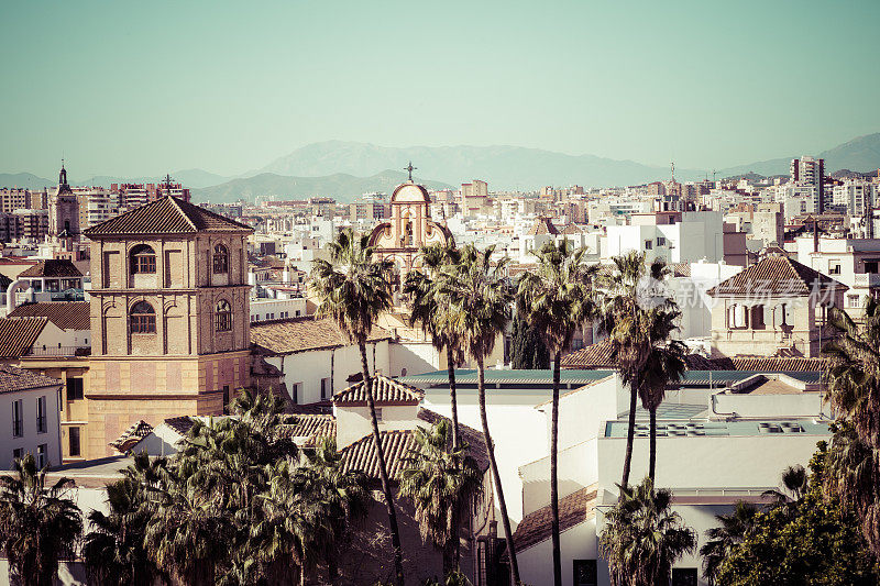 马拉加，西班牙城市景观大教堂，市政厅和阿尔卡扎巴城堡马拉加。
