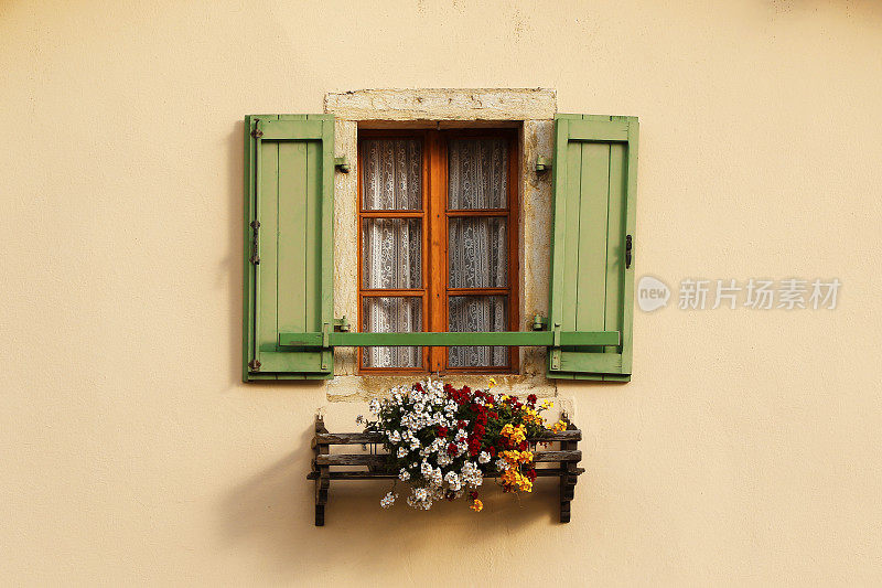 建筑窗、花、箱百叶窗意大利托斯卡纳框架房屋的家