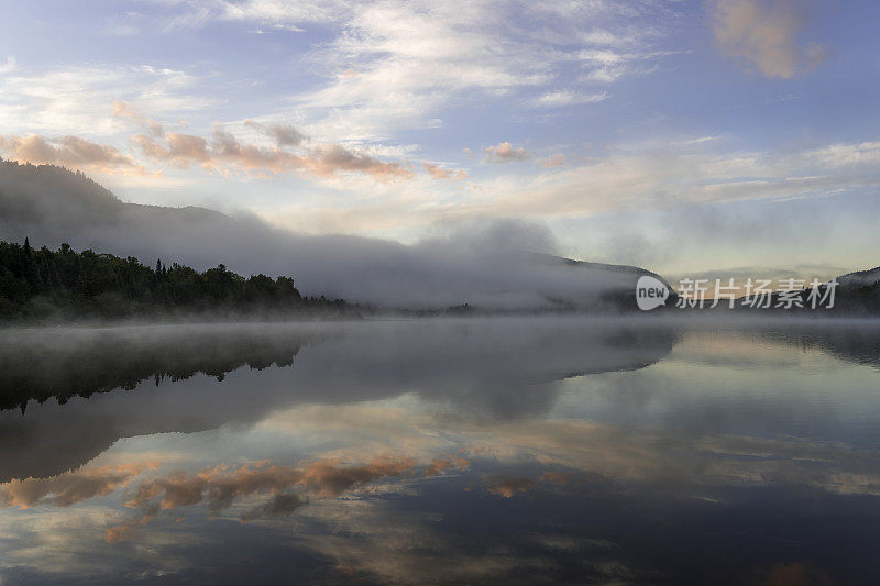 门罗湖的日出，特伦布兰特省公园，魁北克，加拿大