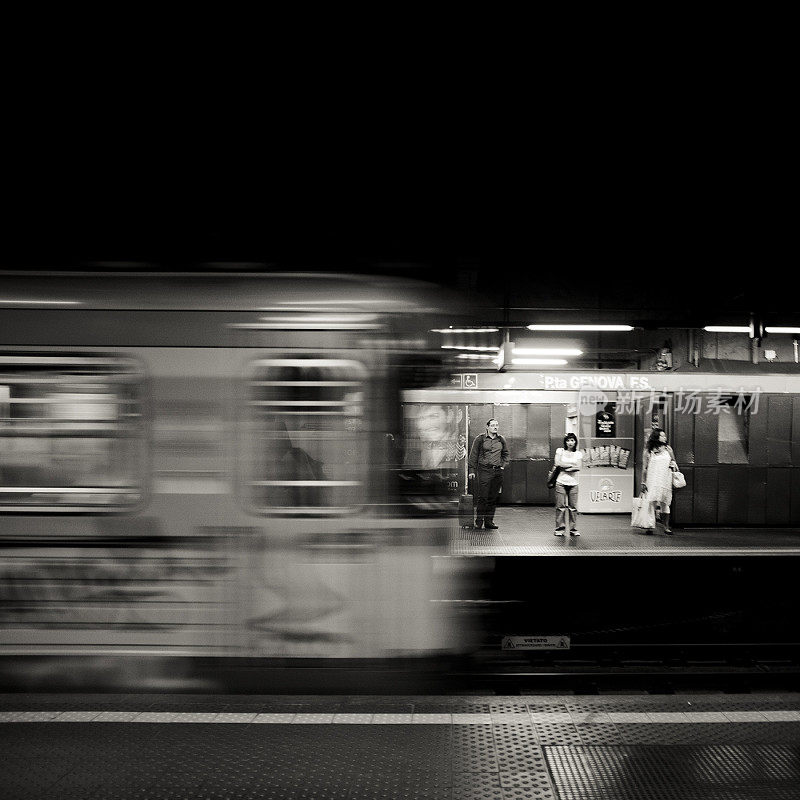 热那亚站的地铁站台