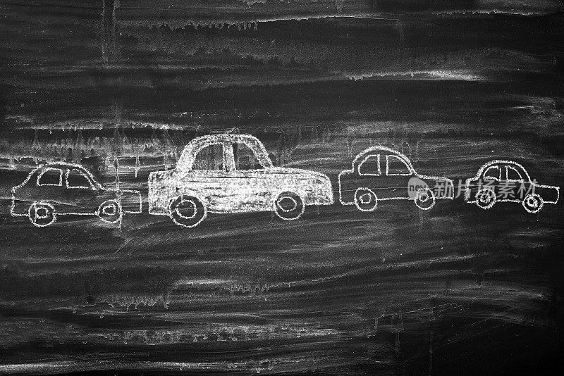在黑板上选择汽车图画
