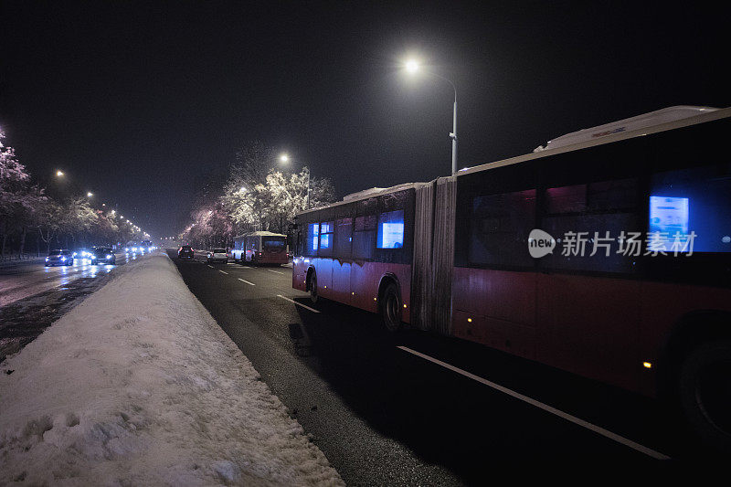 塞尔维亚贝尔格莱德市的雪夜