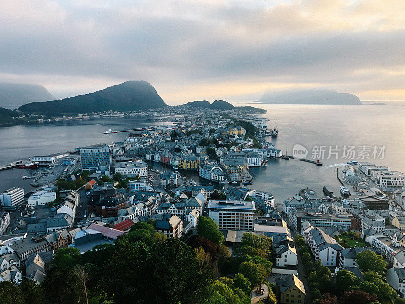 来自Fjellstua观点的Alesund