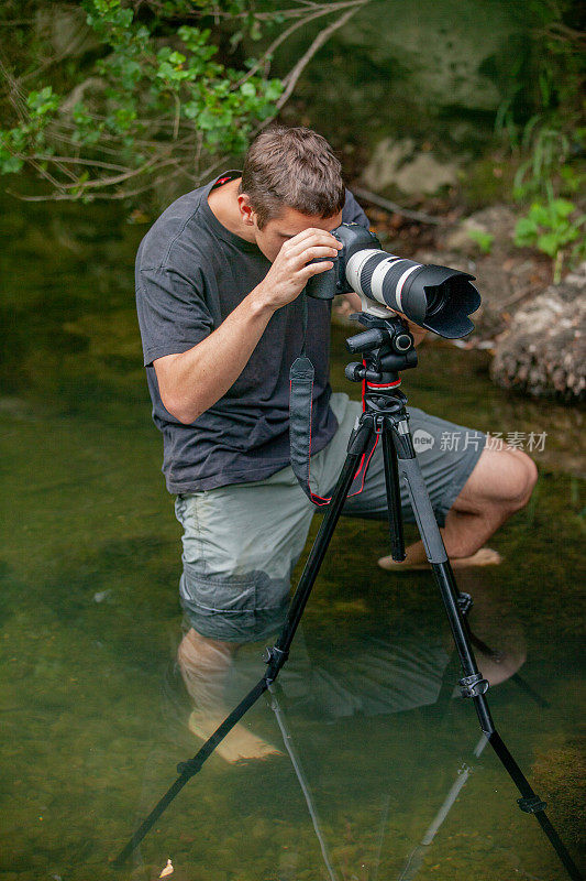 野生动物摄影师采取每一个必要的步骤来捕捉一个伟大的图像