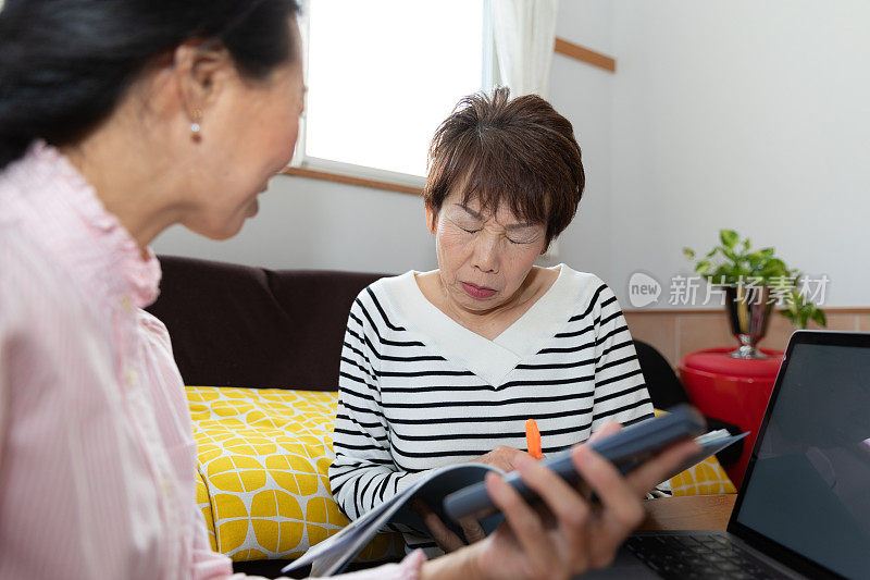 高级女性和未来规划顾问