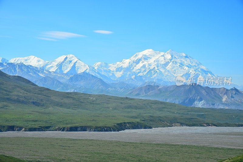 冰雪覆盖德纳里峰