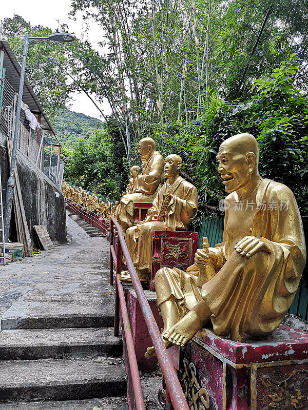 香港万佛寺的镀金雕像