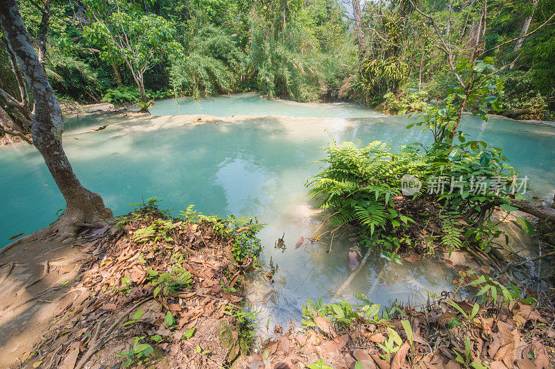 美丽的绿色自然famaus旅游景点旷斯瀑布瀑布，琅勃拉邦，老挝