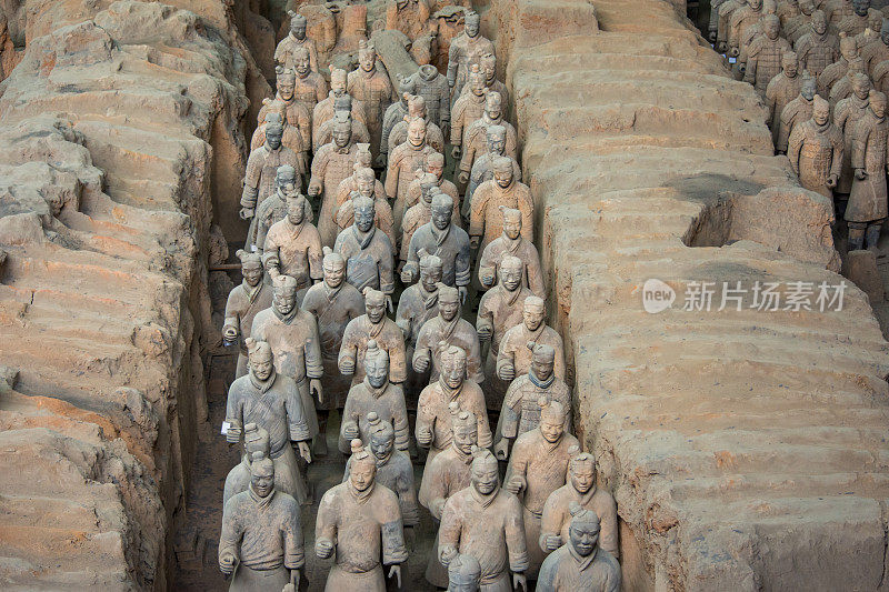 中国西安出土的兵马俑雕塑