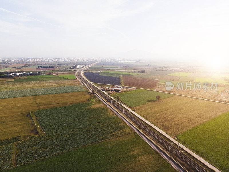 田野上空的鸟瞰图