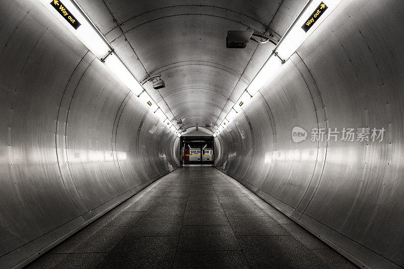 伦敦地铁的未来主义隧道建筑