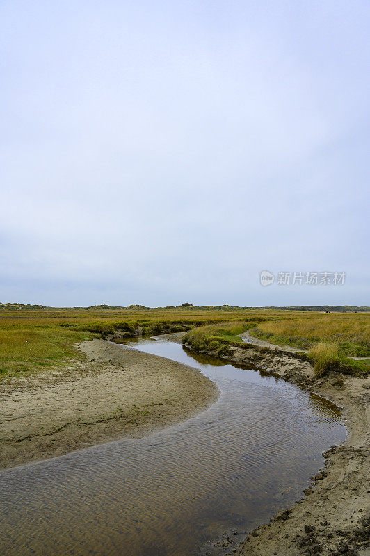 荷兰瓦登海地区特塞尔岛海滩上的斯劳特山谷