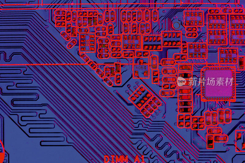 俯视图上的蓝色红色电路计算机主板。