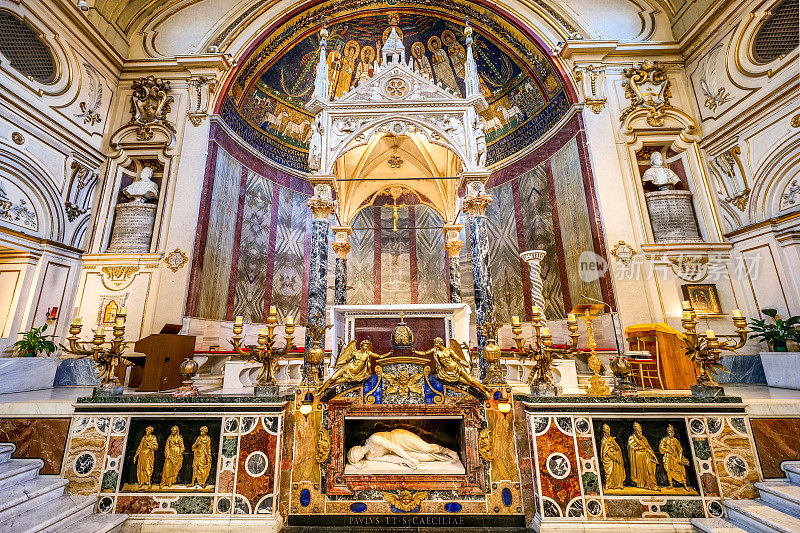 罗马特拉斯提弗莱区圣塞西莉亚大教堂内宏伟的高祭坛
