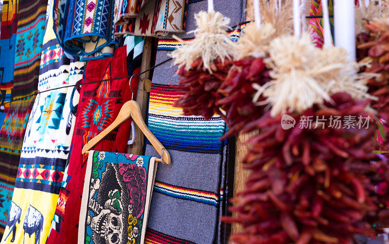 圣达菲，NM:辣椒Ristras，毛毯零售展示