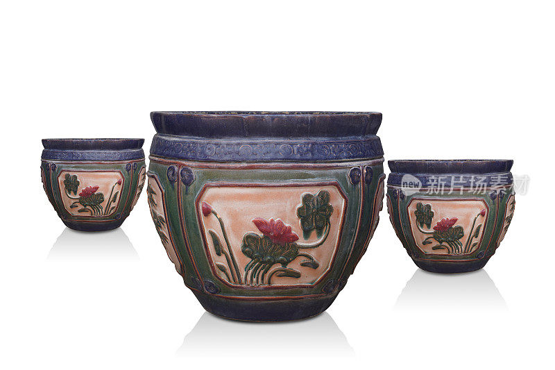 古董和脏蓝绿陶瓷三锅上的白色背景，对象，复古，装饰，现代，旧拷贝空间