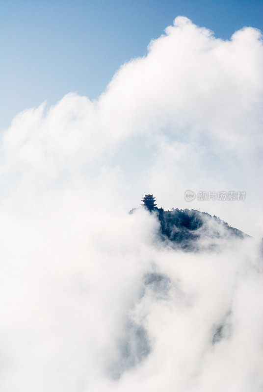 神秘的山顶寺庙