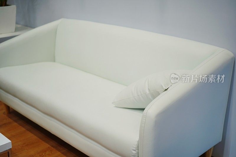 现代白色沙发